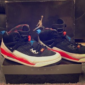 Jordan’s spizike size 13. Good condition.